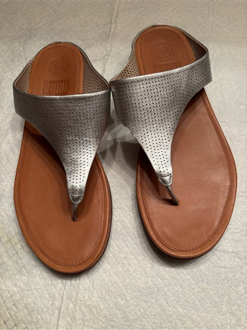 FitFlop Silver Metallic Thong Sandals with Tan Footbed